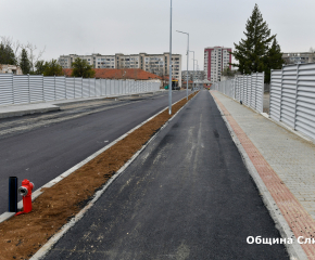 Започна асфалтирането на новата улица между булевардите „Бургаско шосе“ и „Хаджи Димитър“   